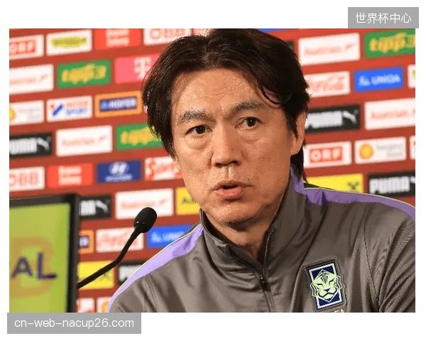 韩国队后防线在热身赛中暴露短板,洪明甫需在世界杯前解决防守协同问题。 韩国队后防线在热身赛中暴露短板,洪明甫需在世界杯前解决防守协同问题。